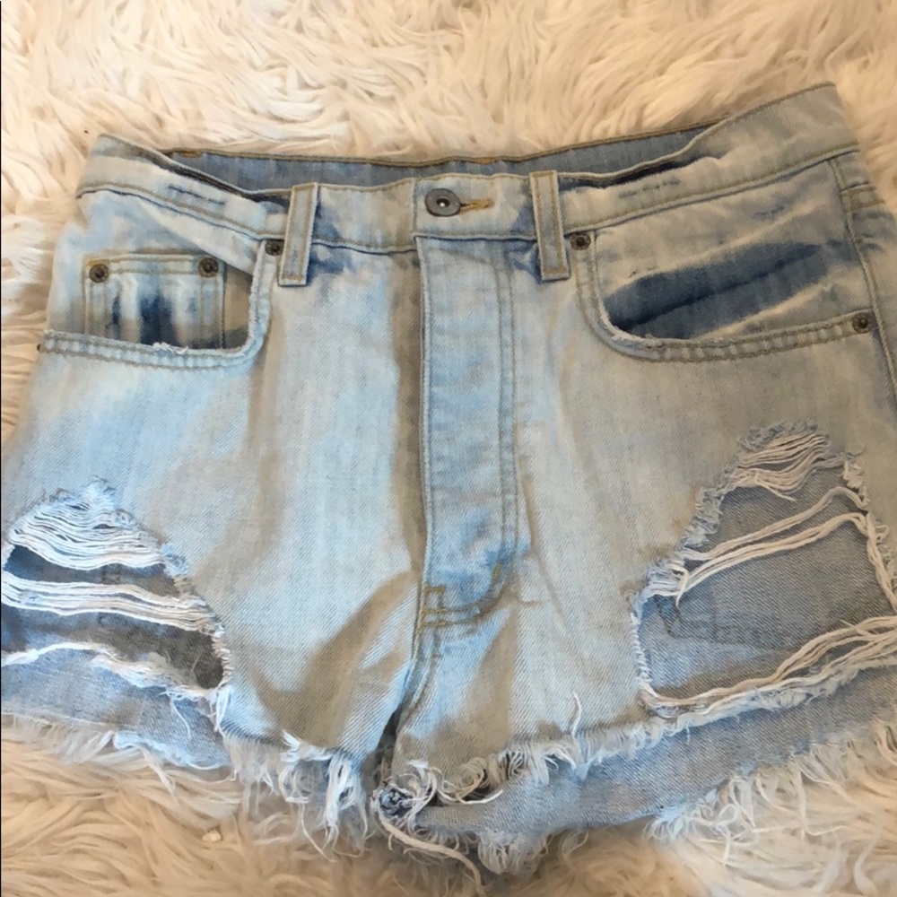 Light wash distressed carmar shorts
